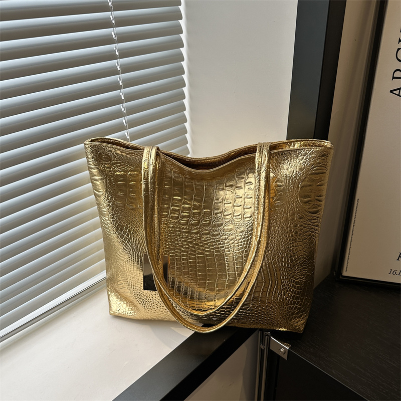 2024 New large-capacity single-shoulder PU handbag, cross-border crocodile pattern women's bag, fashionable European and American commuting bag, tote bag full figure