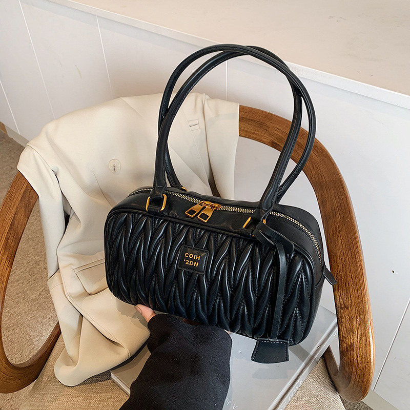 Retro bag for women, large capacity 2024 new style, casual and versatile single-shoulder armpit bag, Korean-style fashionable pleated pillow bag full figure