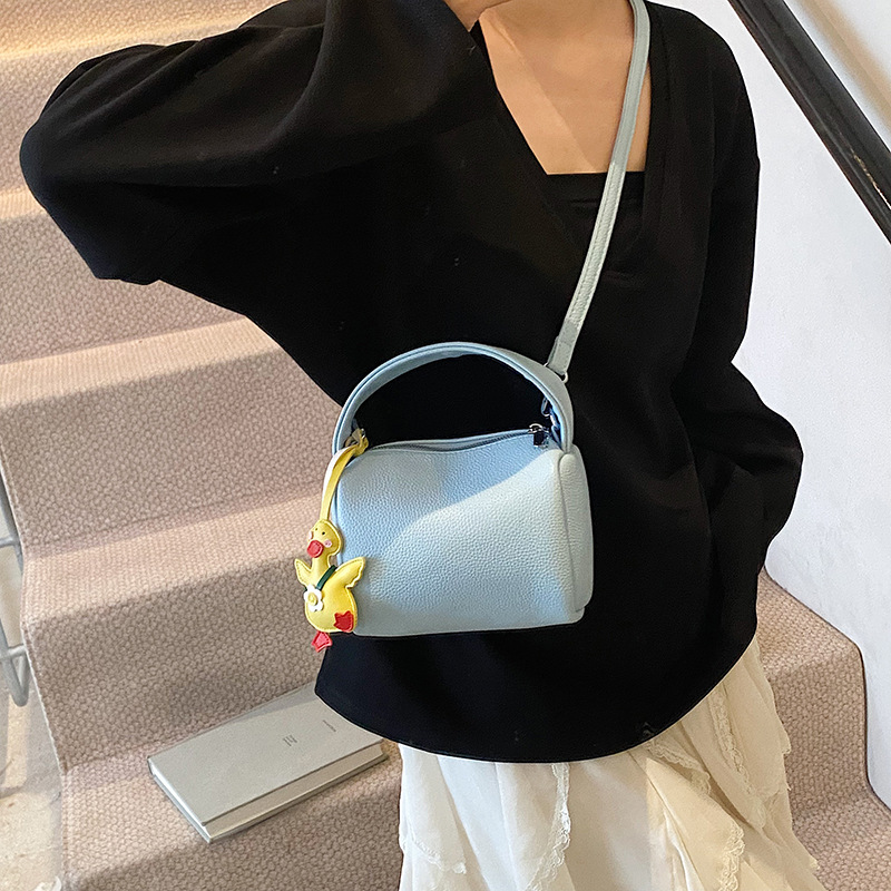 New Spring/Summer 2025 fashionable and simple lychee pattern handbag for women, Korean style trendy solid color versatile single-shoulder crossbody bag details Picture