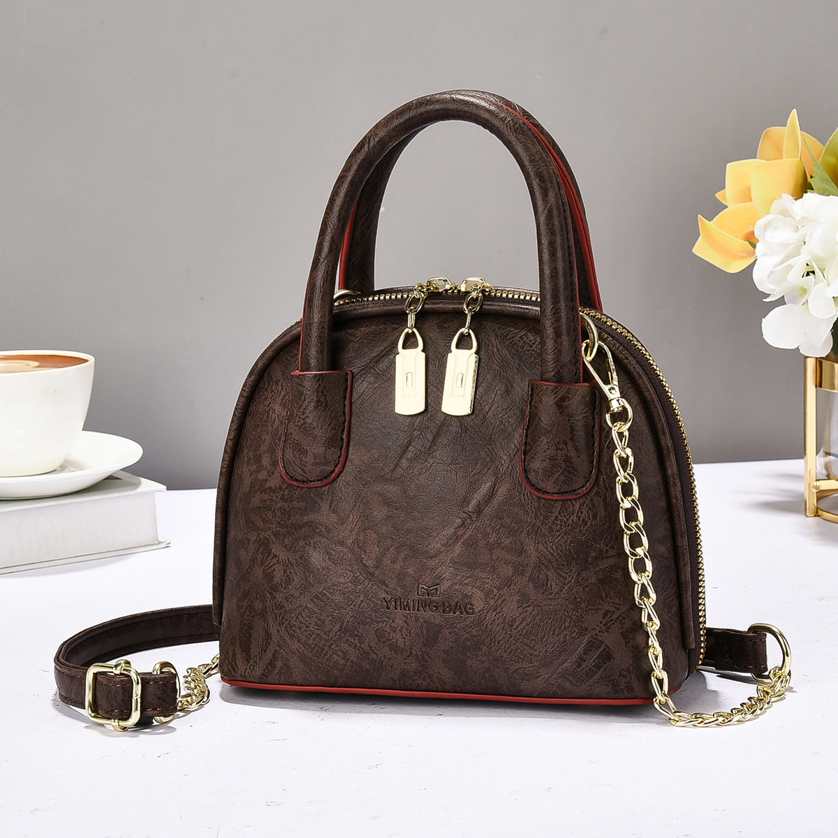 2025 New bowling bag, women's pillow bag, handbag, vegetable-tanned cowhide, niche and simple single-shoulder crossbody bag Application Scenario
