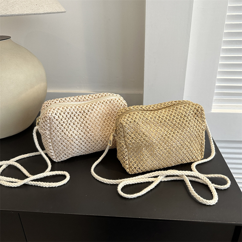 Summer mini hand-woven bag for women 2025 New style, trendy and fresh, country-style crossbody straw woven bag, small square bag Application Scenario
