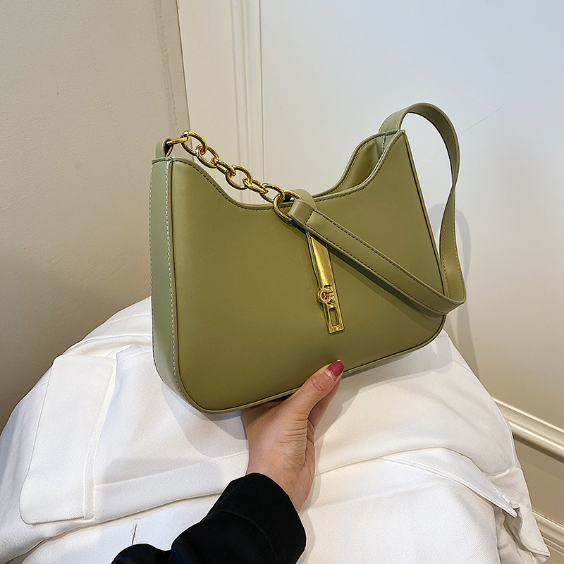 This year, niche design small bags are in vogue. In 2022, there are new trendy and versatile crossbody bags, fashionable single-shoulder bags and underarm bags full figure