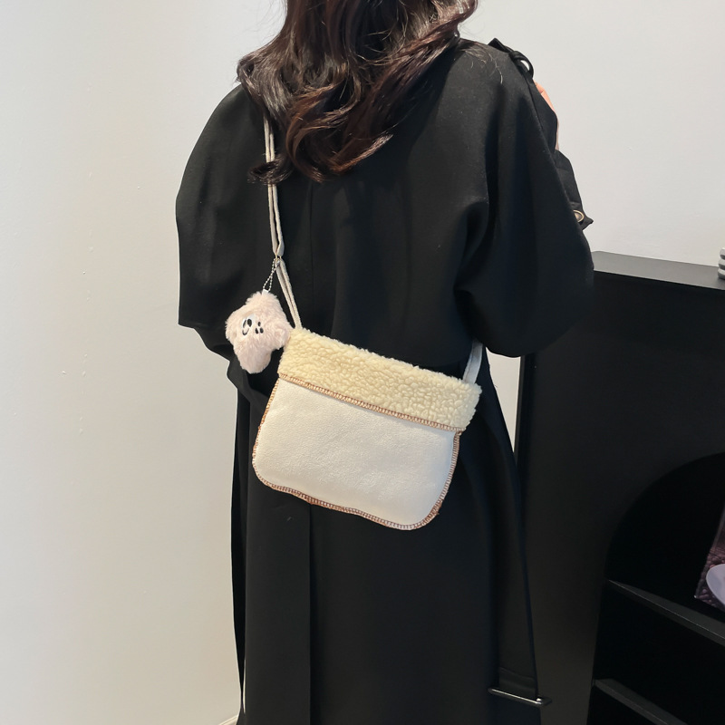 Niche design autumn and winter plush bag 2024 new women's bag, popular commuting single-shoulder crossbody bag, furry phone bag details Picture
