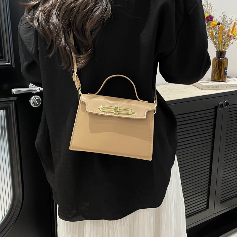 Fashionable ladies' single-shoulder bags, crossbody bags, three-dimensional and high-end, simple and solid color work and commuting handbags details Picture
