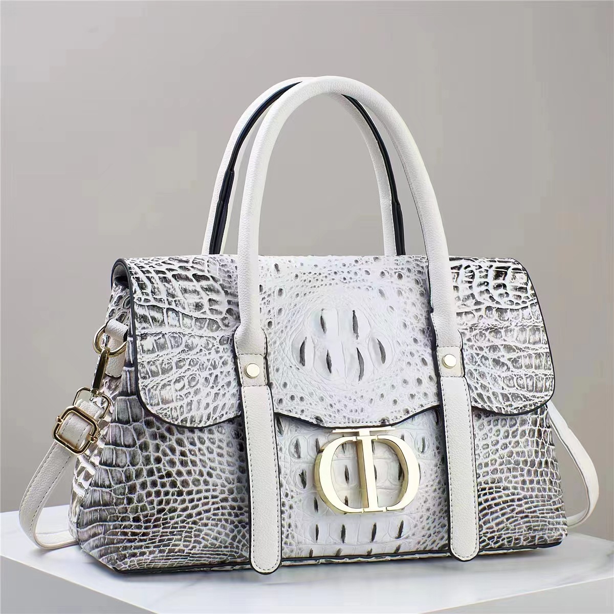 The new crocodile-patterned handbag is a versatile 2024 bestseller for cross-border large bags, a fashionable single-shoulder bag for women's foreign trade Application Scenario