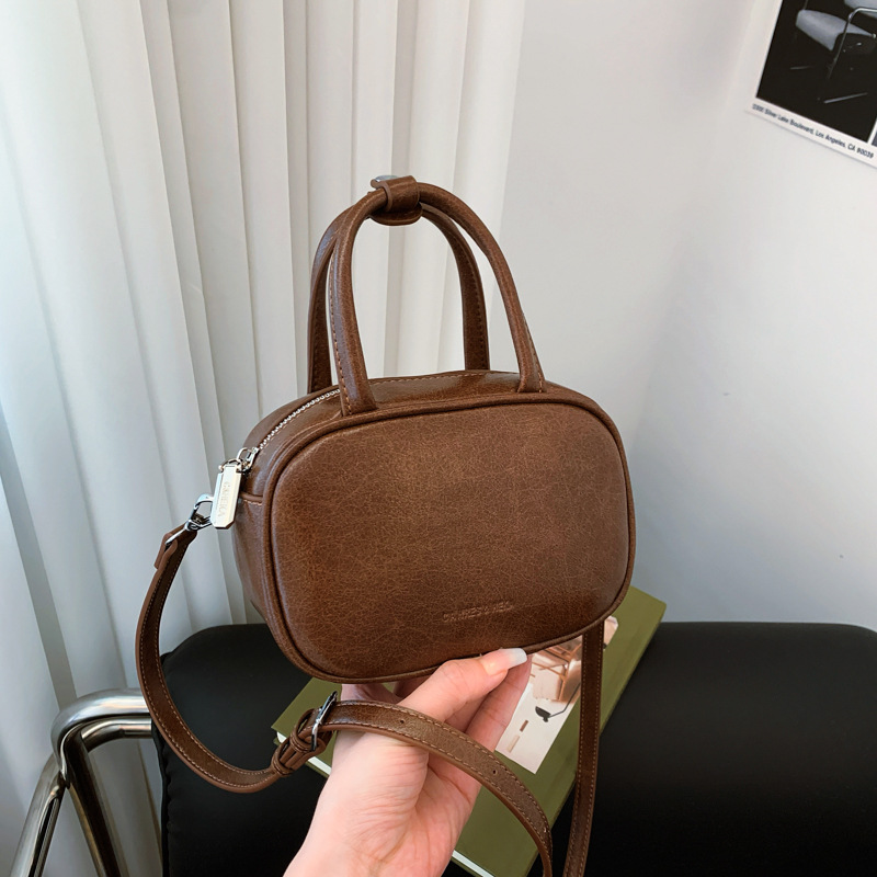 High-end soft leather bowling bag for women, 2024 new style, trendy, simple and fashionable handbag, elegant commuting crossbody bag details Picture