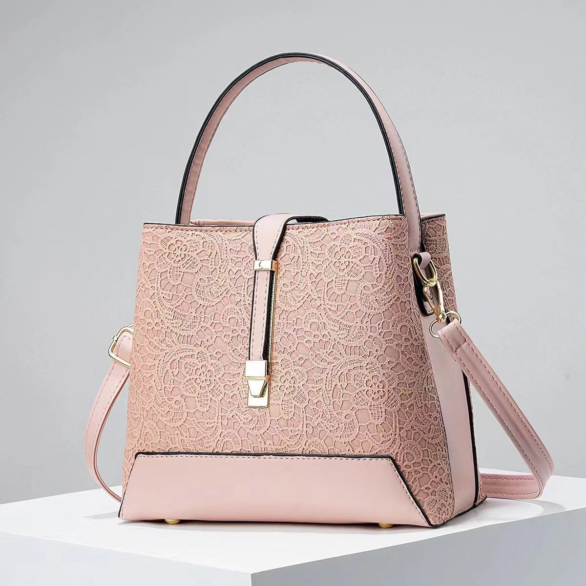 2024 Large-capacity handbag, trendy and fashionable women's bag, middle-aged mother's bag, high-end, elegant and versatile, single-shoulder crossbody bag Application Scenario