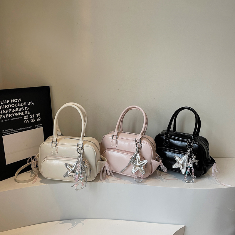 Korean-style high-end oil wax leather handbag, versatile, trendy, niche and fashionable backpack, large-capacity crossbody bag Application Scenario
