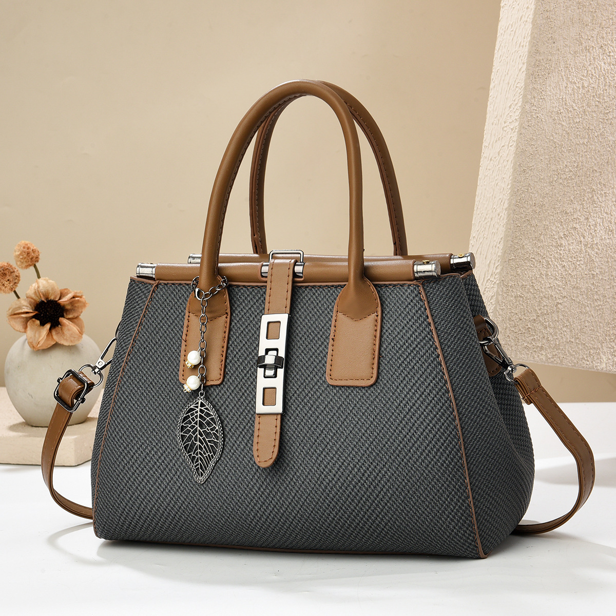 Cross-border foreign trade 2025 new style handbags, women's bags, fashionable and versatile, single-shoulder crossbody large bags, one-piece consignment full figure
