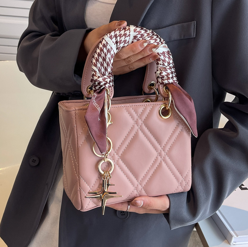 Diamond-shaped small bag for women, 2022 new high-end and fashionable single-shoulder crossbody bag, summer stylish handbag, small square bag details Picture