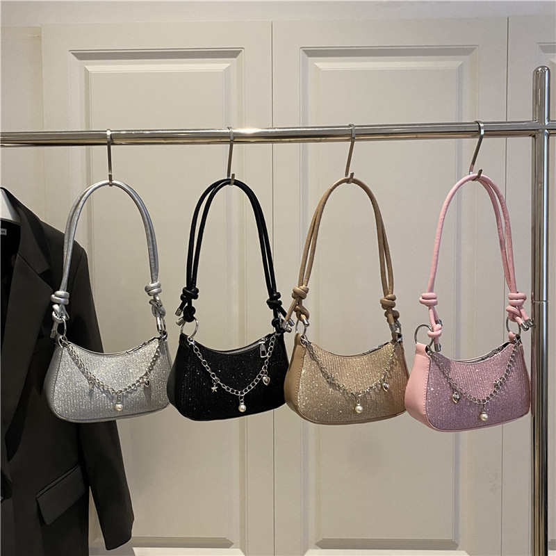 This year's cross-border small bag women's simple 2025 new trendy, fashionable and stylish quality crossbody bag spring and summer armpit bag Application Scenario