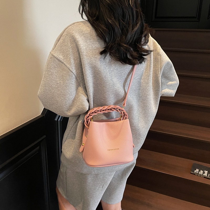 High-end texture hand-held small bag for women, 2025 new style fashionable soft leather bucket bag, versatile casual single-shoulder crossbody bag Specification drawing
