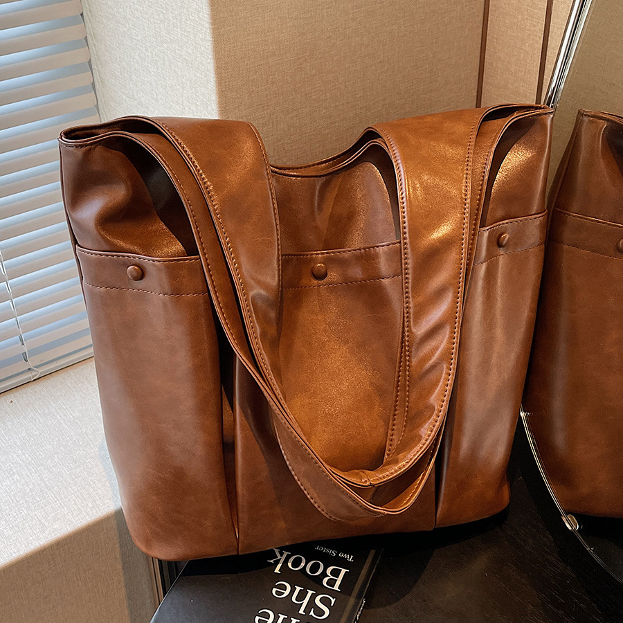 A new 2024 high-end, retro and versatile single-shoulder bag for women, a tote bag for college students full figure