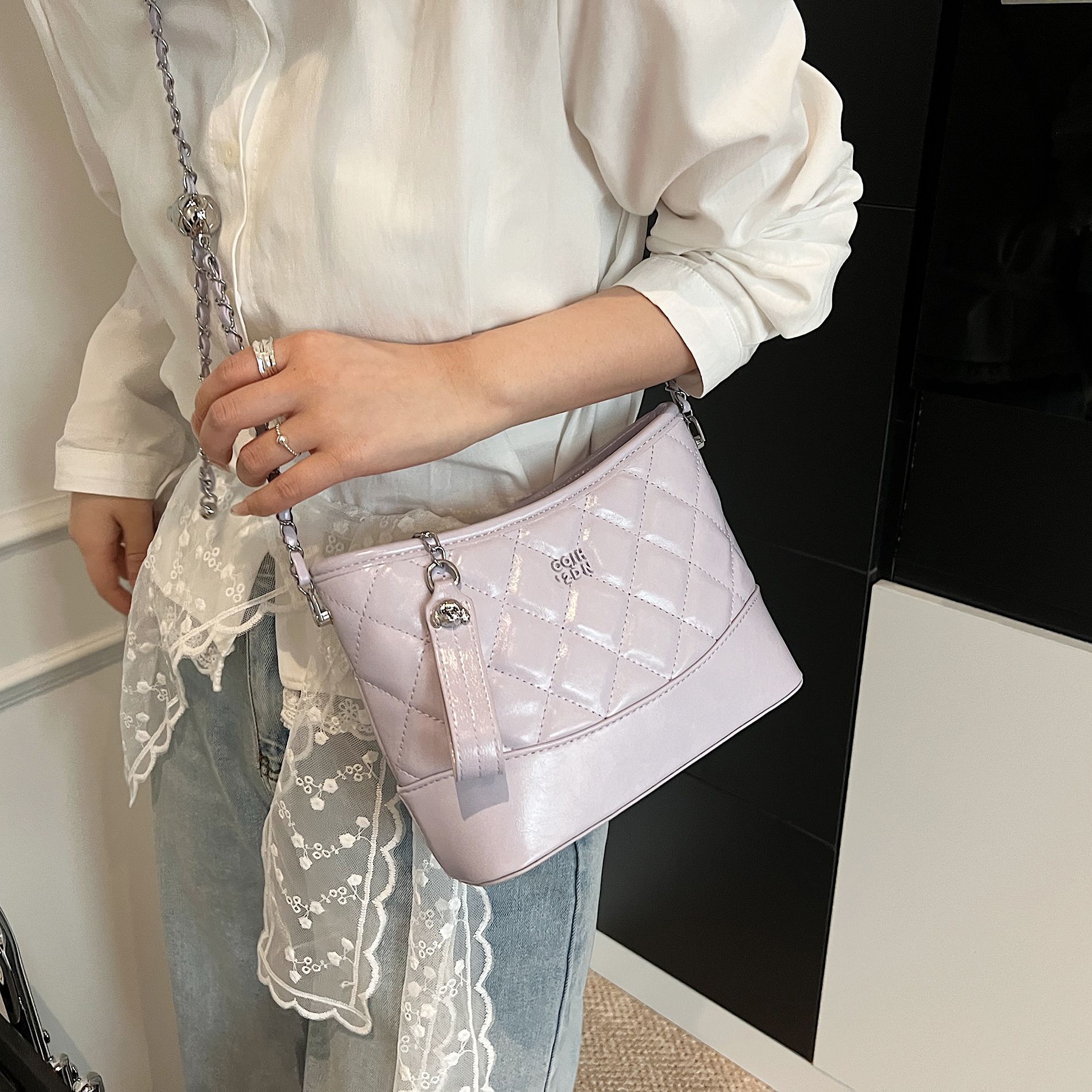Large-capacity women's 2025 Spring/Summer new trendy diamond-shaped chain single-shoulder crossbody women's bag, versatile and simple underarm bag details Picture