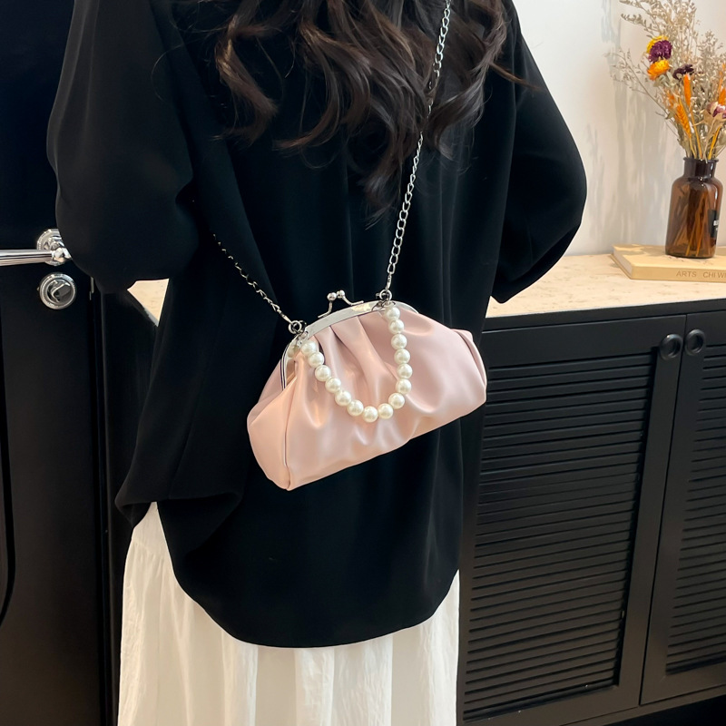 Dinner bag, Yunduo handbag, cross-border pleated clip bag, high-end chain bag, new casual and fashionable crossbody bag details Picture