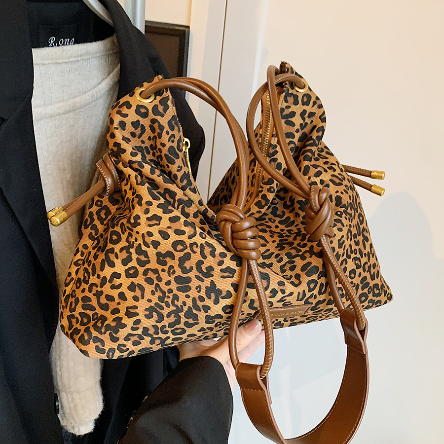 Fashionable and trendy leather and velvet women's 2024 new Korean version leopard print tote bag, large-capacity single-shoulder bag full figure