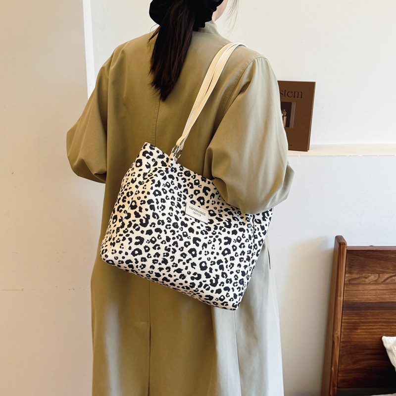 Trendy casual commuting bag for women 2024 autumn new Korean-style personalized and fashionable single-shoulder bag, simple tote bag Specification drawing