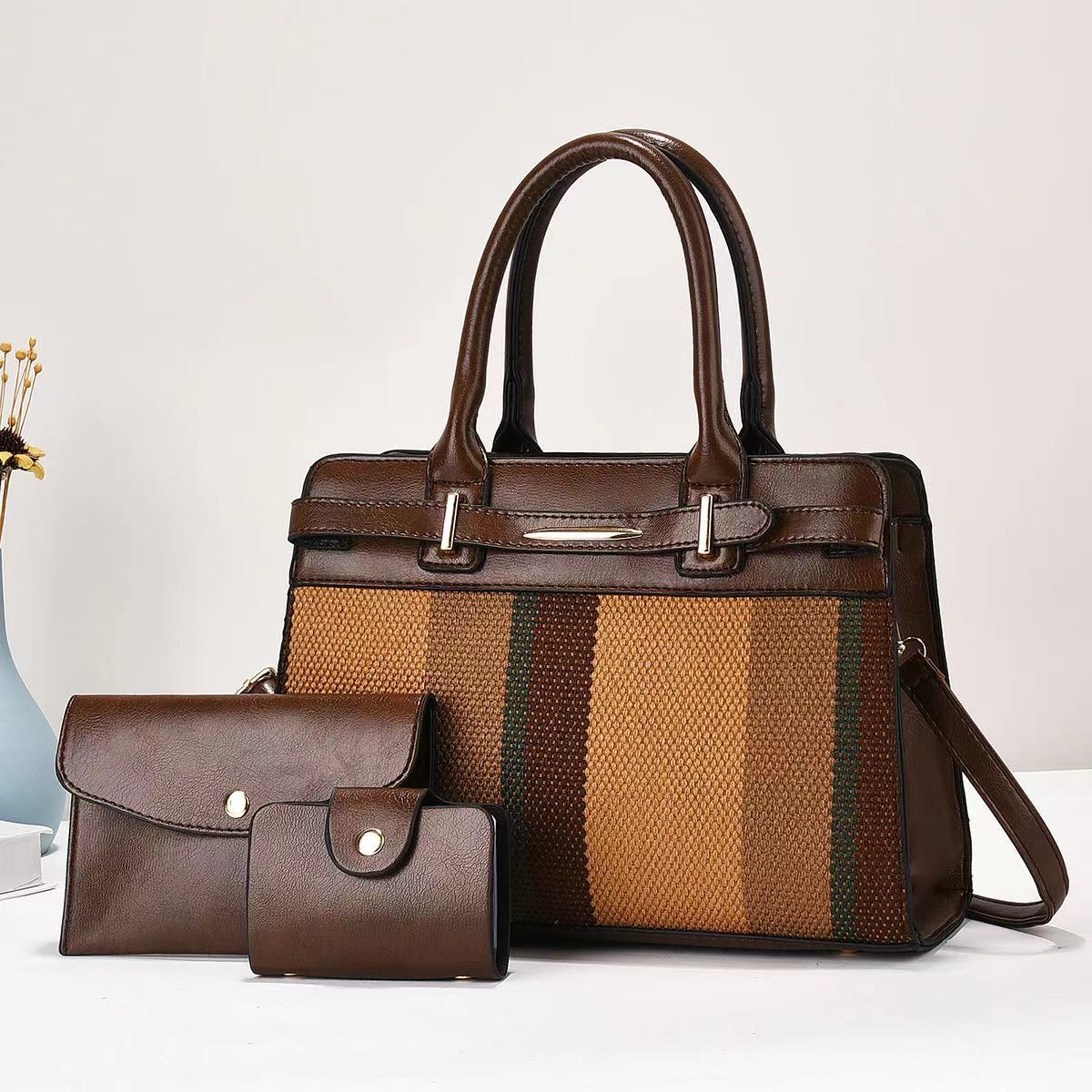 2024 New large-capacity versatile canvas bag, Korean-style trendy single-shoulder crossbody bag, hand-held three-piece set, mother and child bag Application Scenario