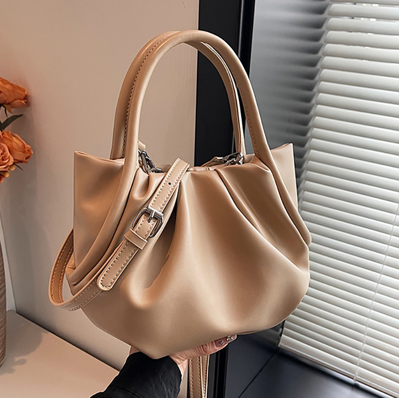 Korean style Instagram simple and versatile pleated bag, fashionable single-shoulder handbag, women's 2024 new casual bucket bag full figure