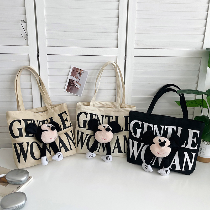 Canvas bag, doll, letter print, large-capacity single-shoulder tote bag, 2025 Spring new commuter bag Application Scenario
