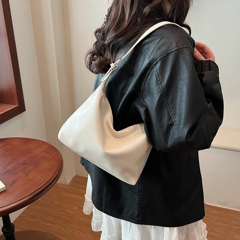 Fashionable and casual single-shoulder bag 2025 new style niche solid color underarm bag Shiny soft leather commuter bag trendy crossbody bag details Picture