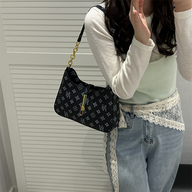 A trendy retro printed underarm bag for women, a new spring/Summer 2025 fashion single-shoulder bag, a simple and stylish handbag Specification drawing