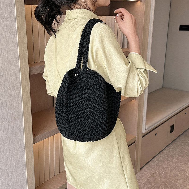 Casual cotton thread woven bag, large-capacity single-shoulder bag, new Korean-style hollowed-out mesh bag, beach vacation bag for women Application Scenario