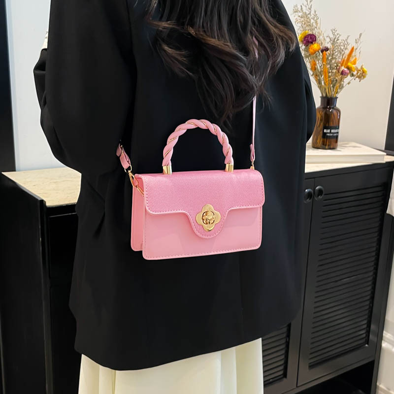 Spring/Summer 2025 fashionable, simple and versatile handbag, solid color, high-end quality and elegant, single-shoulder crossbody bag for women details Picture