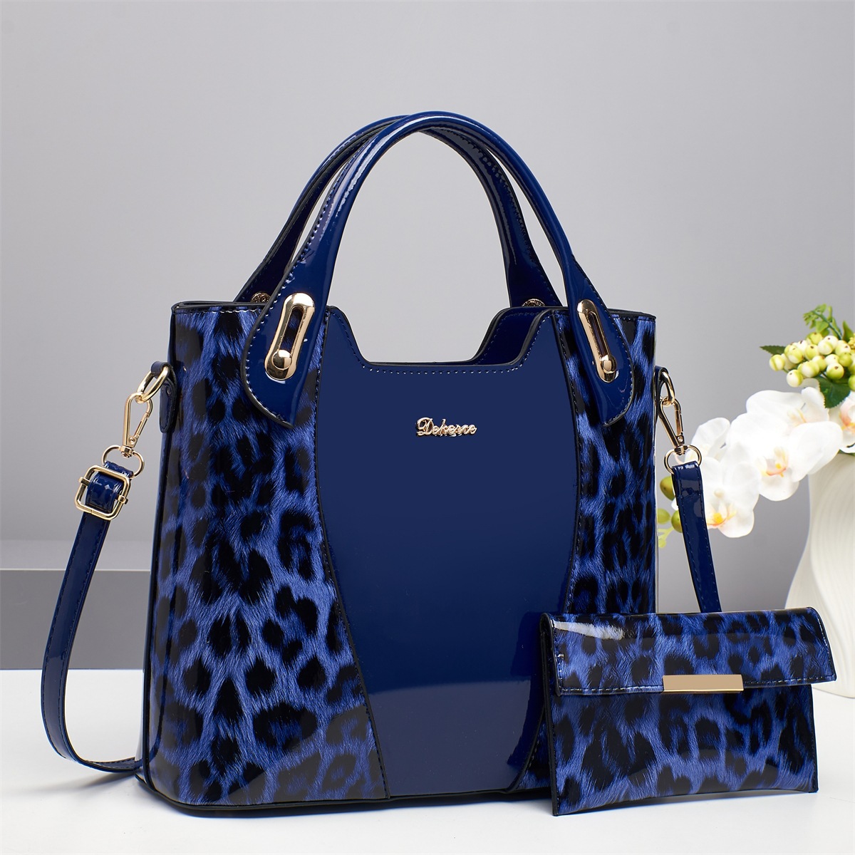 The new leopard print crossbody bag for women in 2025 is a trendy large-capacity handbag for women, exuding a sense of high-end and light luxury Specification drawing