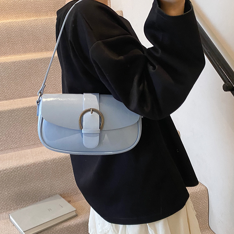 High-end, simple and solid color underarm bag for women, new style 2025, fashionable and stylish single-shoulder bag, versatile commuting crossbody bag Application Scenario
