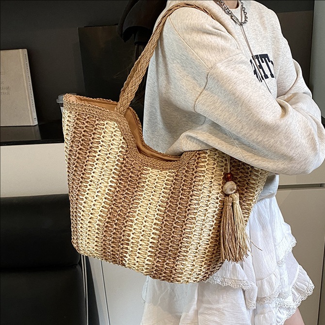 Large-capacity straw woven bag for women, 2025 new style beach and seaside vacation single-shoulder bag, fashionable woven commuter tote bag full figure