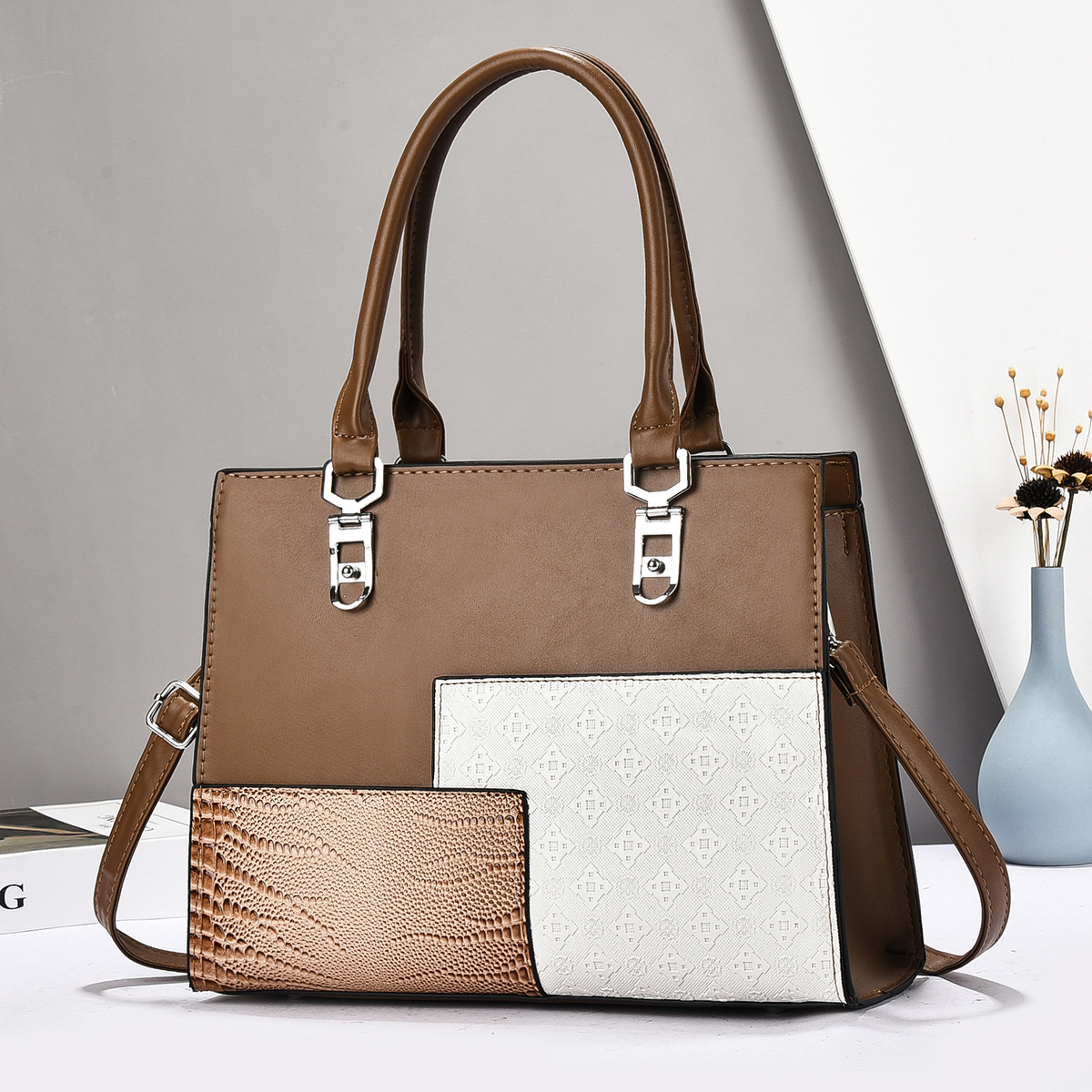 Cross-border foreign trade luxury women's bag 2025 New Trend: Women's PU leather hand-held spliced single-shoulder bag Application Scenario