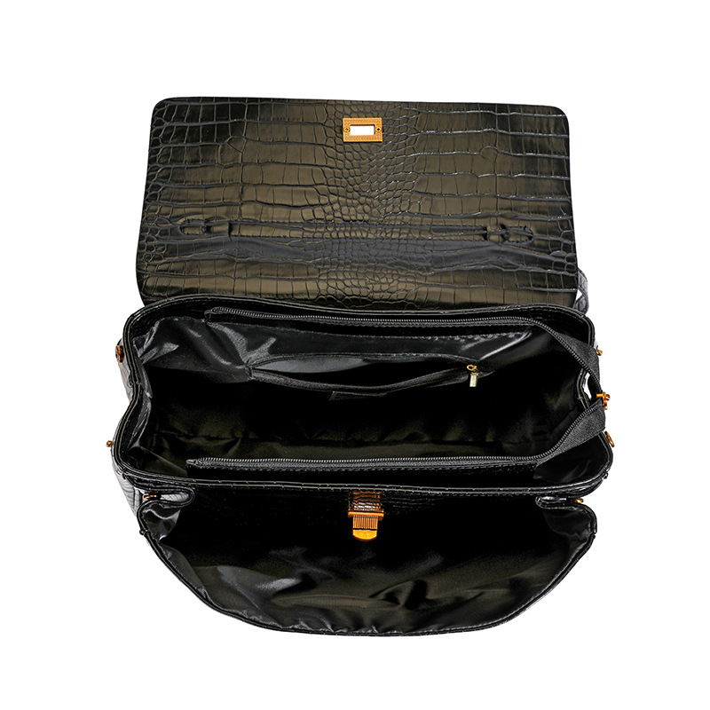 The 2024 new versatile and fashionable handbag for women, a large-capacity commuter tote bag with a relaxed feel, and a single-shoulder crossbody bag Application Scenario
