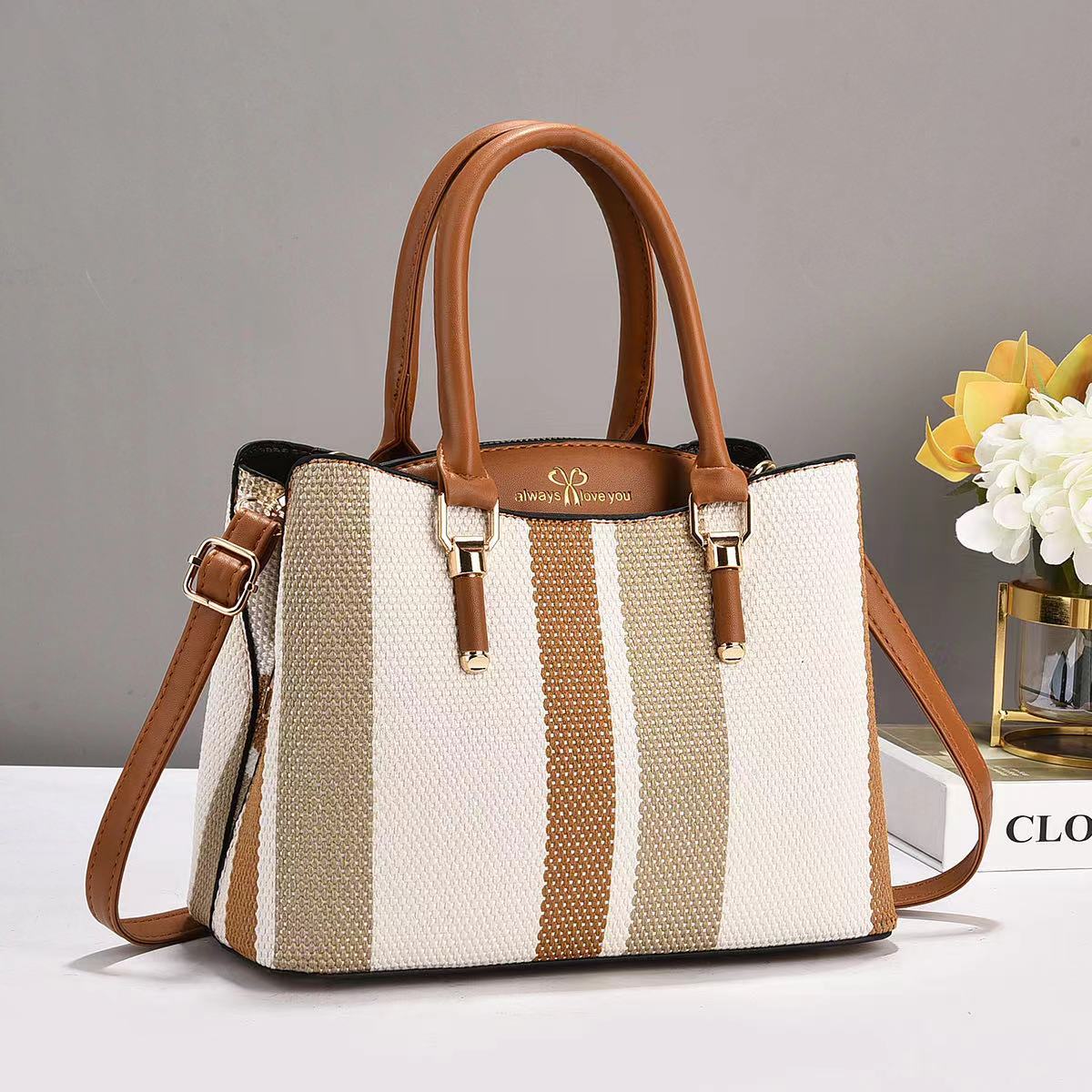 This large-capacity women's commuter handbag is a new 2024 trendy and popular tote bag. It's a large single-shoulder bag for work details Picture