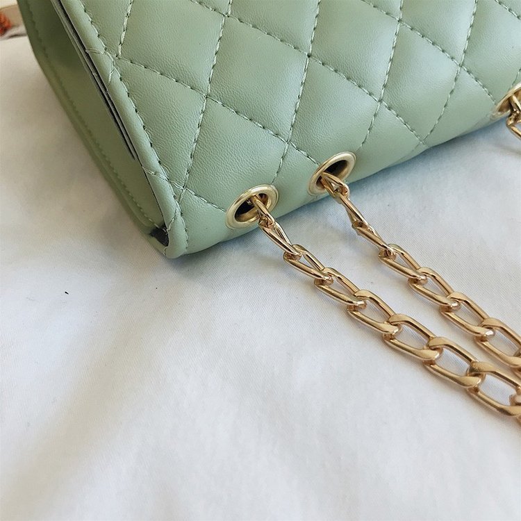 The manufacturer wholesals new Korean-style, versatile and stylish diamond-shaped chain bags, trendy Y-lock small square bags, single-shoulder crossbody bags Specification drawing