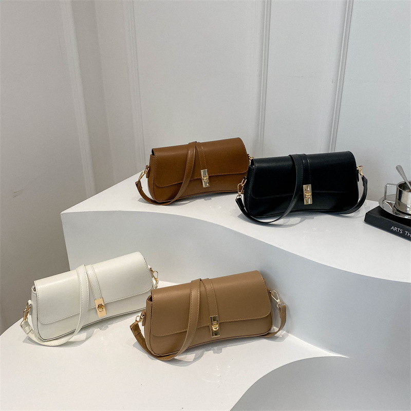 Retro, fashionable and high-quality small bag for women, 2024 summer new solid color versatile shoulder bag, commuting underarm bag, small square bag Application Scenario
