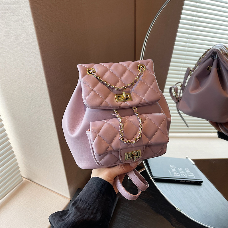 Xiaoxiangfeng diamond-shaped chain backpack for women 2024 New style, fashionable and simple student bag, high-end and versatile single-shoulder bag details Picture