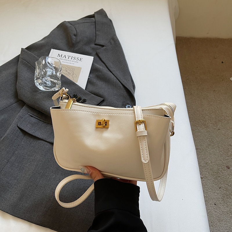 Fashionable and versatile underarm bag 2025 new style simple and casual small square bag with a high-end and niche design crossbody bag Application Scenario