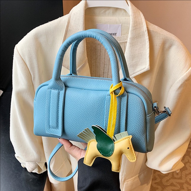 Cross-border fashion lychee pattern hand-held Boston bag 2025 New style, fashionable, versatile and niche commuter single-shoulder crossbody bag full figure