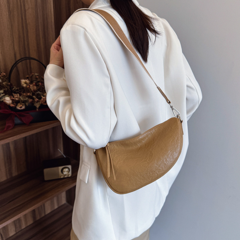 2025 New Korean retro underarm bag, casual and simple handbag, simple and niche crossbody bag, solid color single-shoulder bag details Picture
