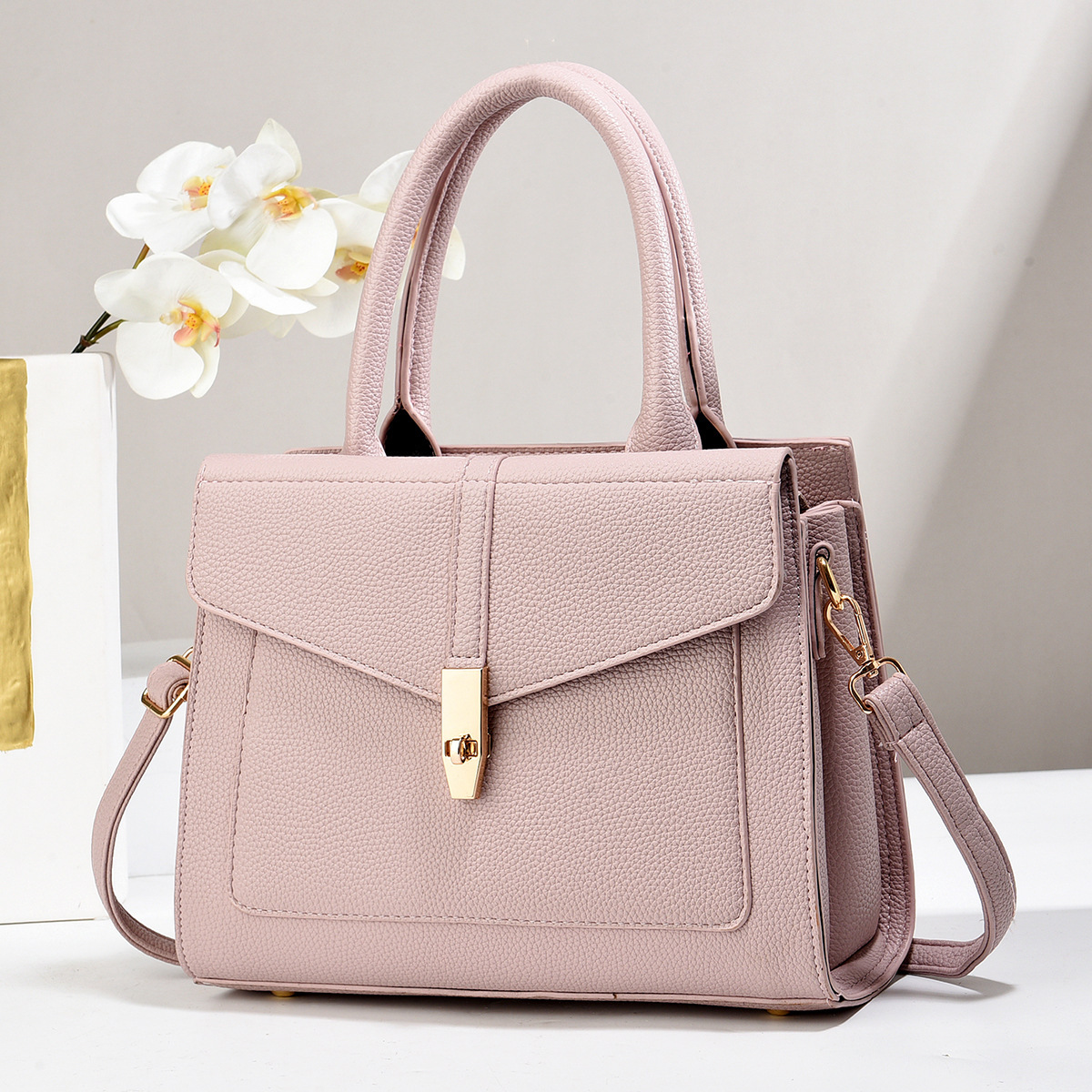A versatile women's bag manufacturer with lychee pattern texture, a new light-colored women's bag for summer 2024, an export single-shoulder crossbody bag full figure