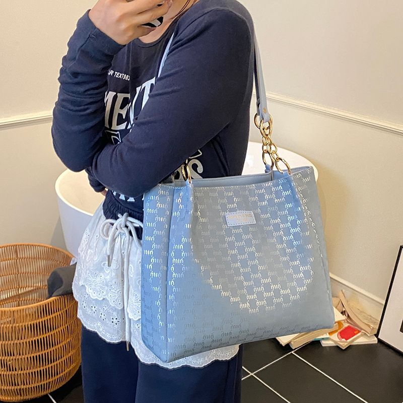 Niche women's bags, class commuting bags, large-capacity tote bags, new summer 2025 casual single-shoulder bags, trendy underarm bags details Picture