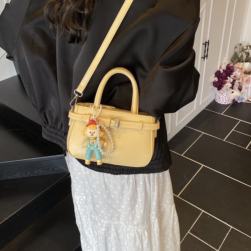 A new summer 2025 fashion and niche design hand-held small square bag for women, simple and exquisite, solid color versatile single-shoulder crossbody bag Specification drawing