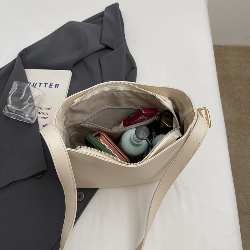 Cross-border soft leather bucket bag for women 2025 new style, fashionable and versatile, single-shoulder underarm bag, high-end casual crossbody bag Application Scenario