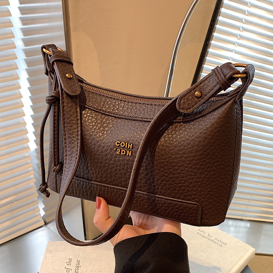 This year, the Maillard underarm bag for women's 2024 new style is fashionable, light luxury, niche and high-end single-shoulder small square bag full figure