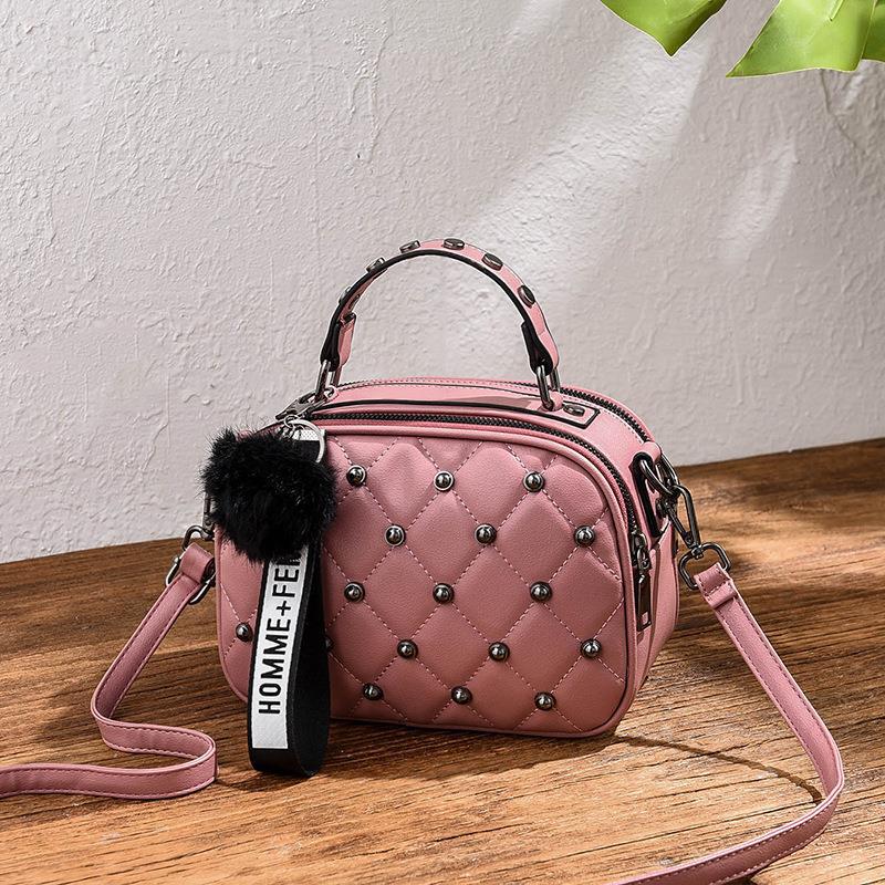 One piece of the 2022 new fashion and retro crossbody small bag for women, a rivet double-layer hand-held small square bag, available for delivery Application Scenario