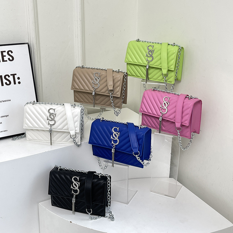 French-style retro, stylish and fashionable 2025 summer new simple, casual and elegant crossbody single-shoulder small square bag Application Scenario
