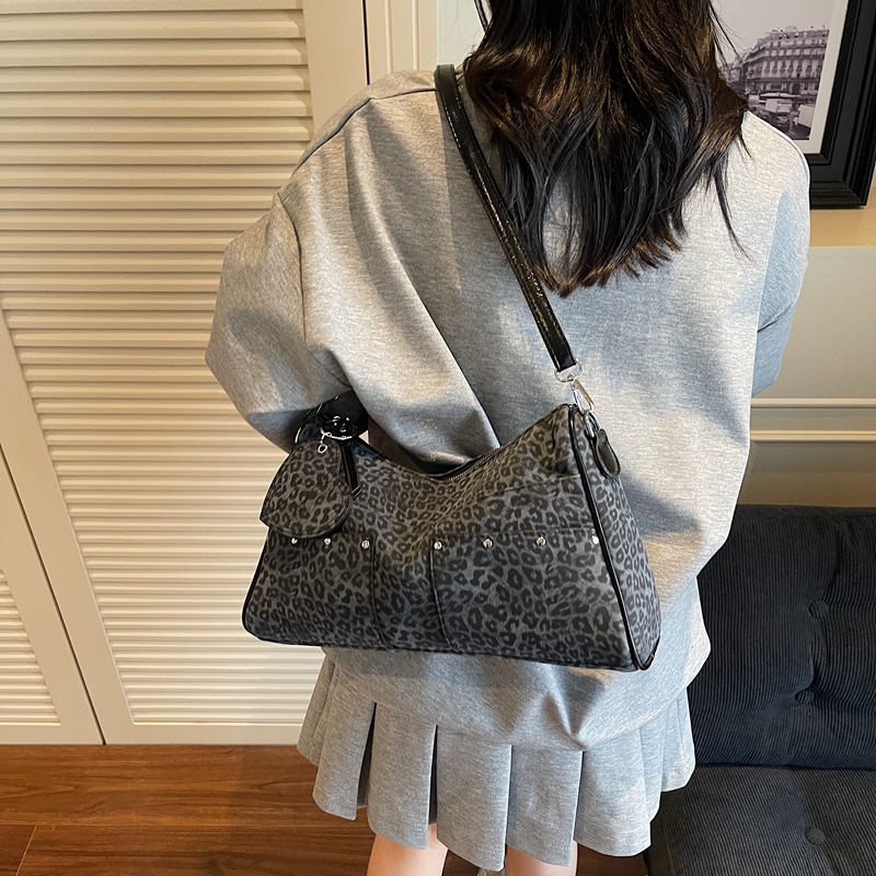High-end and niche design hand-held underarm bag for women 2025 new versatile and casual Korean-style simple single-shoulder crossbody bag Specification drawing