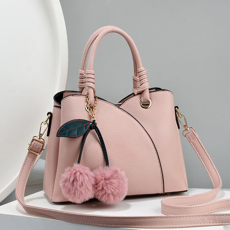 This 2024 new style of handbag is fashionable and stylish, with a large capacity and a single-shoulder crossbody design. It's a trendy Korean-style foreign trade bag Application Scenario
