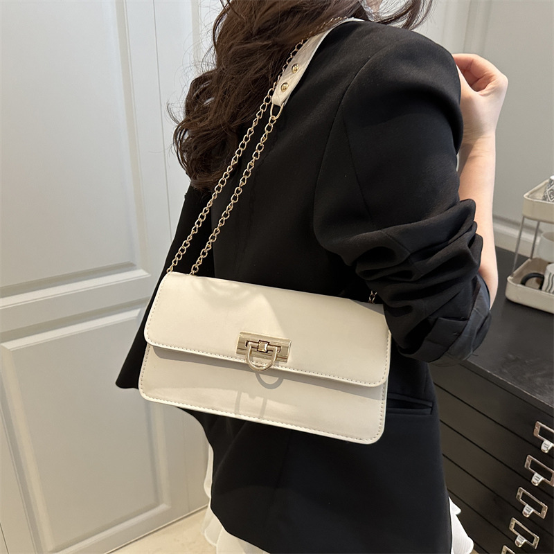 A new, stylish and versatile single-shoulder bag for women in 2025, featuring a simple and simple crossbody style details Picture